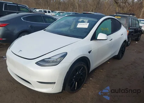 2023 Tesla Model Y Awd/Long Range Dual Motor All-Wheel Drive z USA, uszkodzony, nr VIN 7SAYGDEE3PA125693
